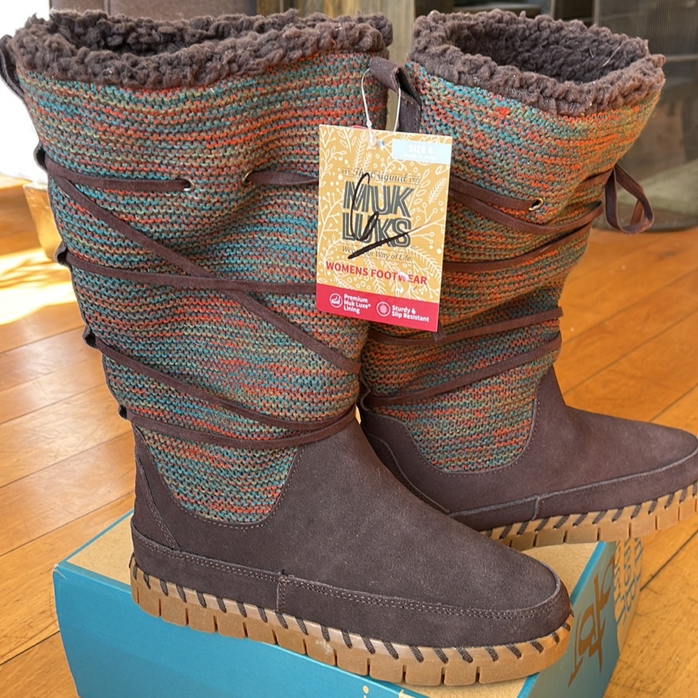 Muk Luks Women's genuine suede uppers as a fleece lining water resistant - new!